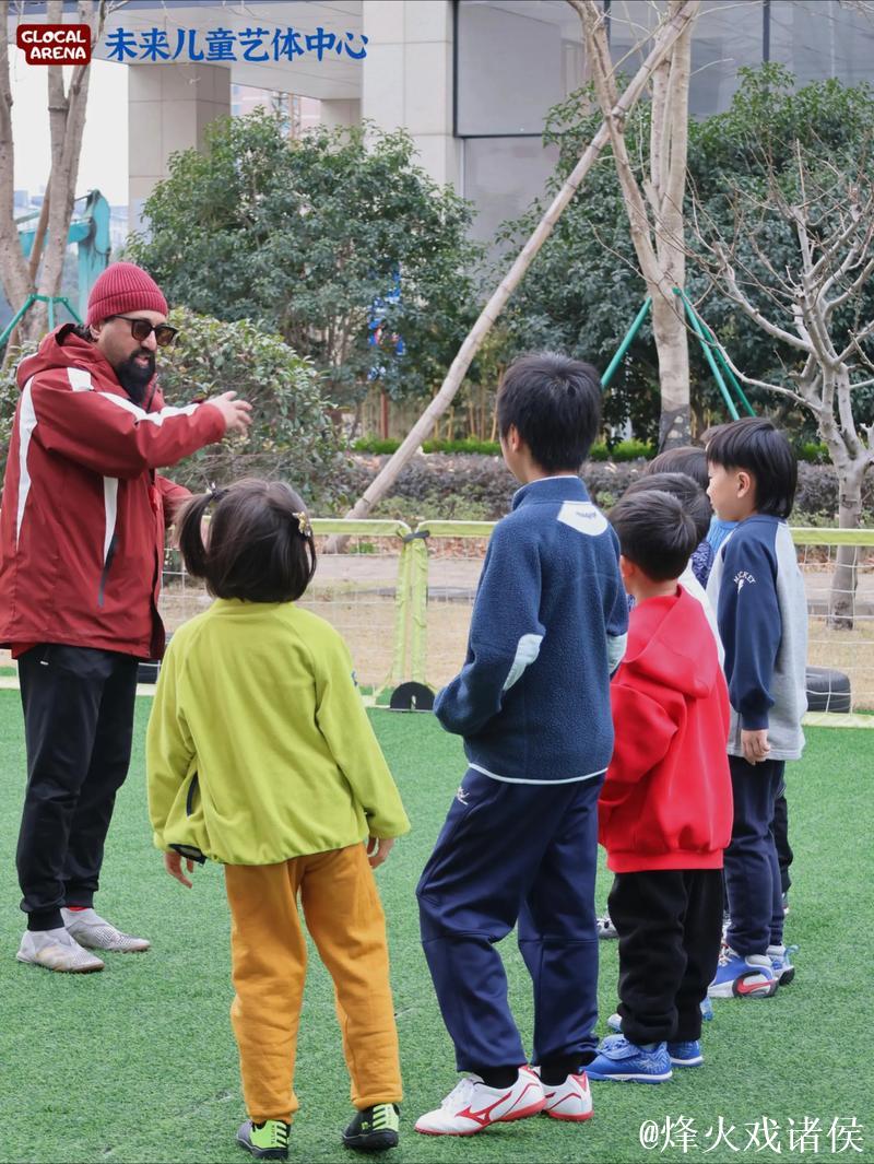 桑德:一个爱看孩子们踢球的“外教” 桑德:一个爱看孩子们踢球的“外教”